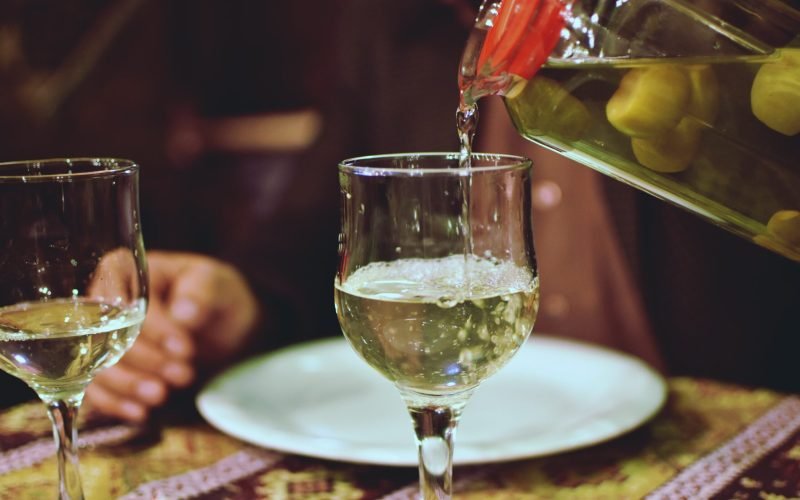 close-up-drink-glass-table